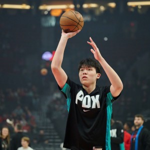 没有获得上场时间！开拓者10人轮换 杨瀚森枯坐一整场冷板凳